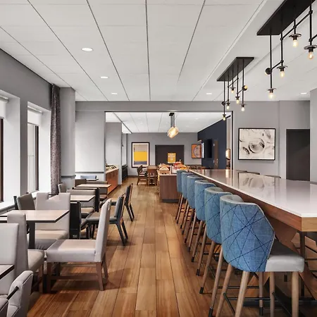Hampton Inn & Suites Chicago-Downtown-3